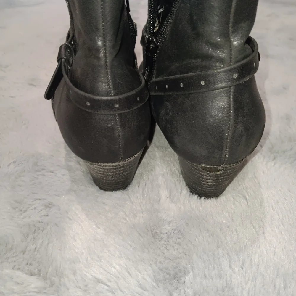 Boots - Picture 5 of 5